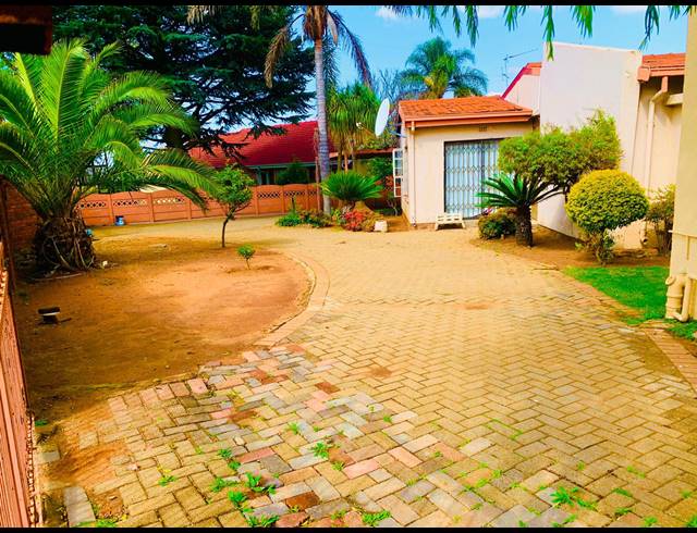 5 BEDROOM HOUSE RENTED IN BIRCHLEIGH